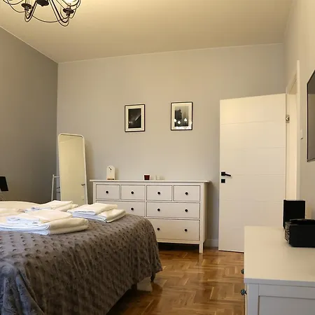 Grey Kosciuszko Apartment